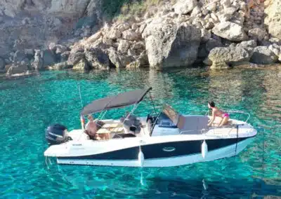 Motorboot mieten auf Menorca -Mosquito