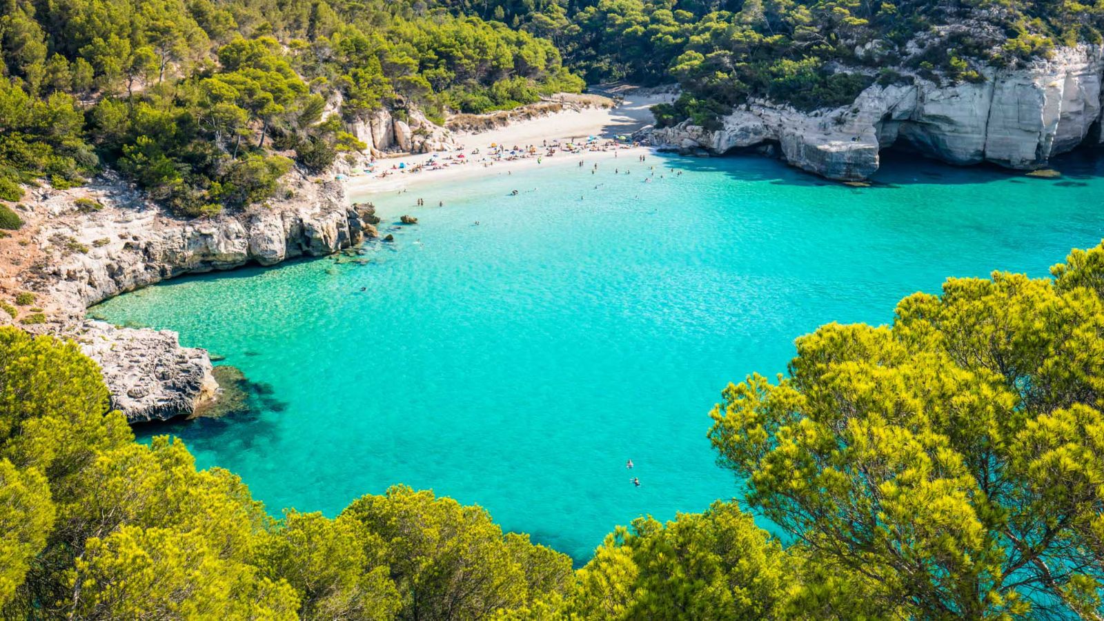 Menorca con playas vírgenes que ofrecen tranquilidad y paz