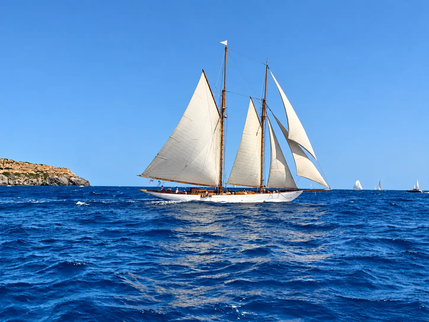 Embarcaciones en el entorno de la Vela Clásica Menorca 2026